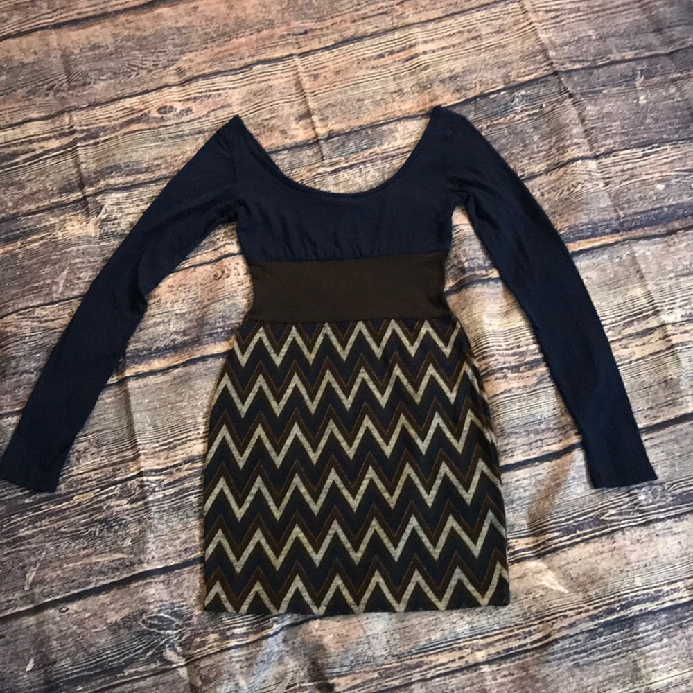 Vintage Havana Long Sleeved  Dress. Size Small